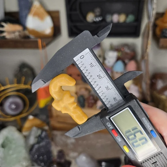 ONE Mini Candy Cane Crystal Carving - Picture 7 of 8